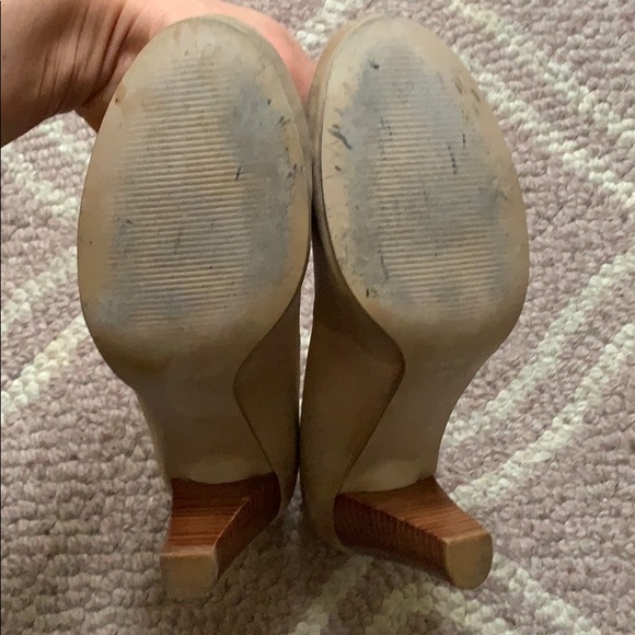 Nine West classy taupe pumps in size 6.5. - Picture 6 of 6